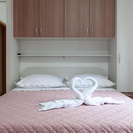 Apartment Marijan - Beachfront *