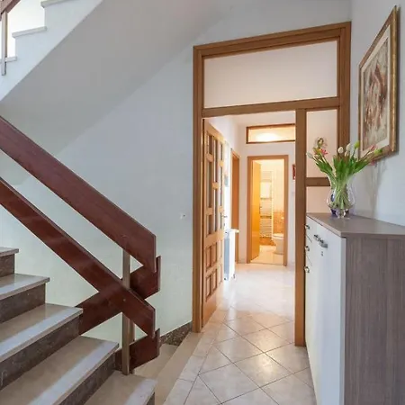 Marijan - Beachfront Apartment Tucepi