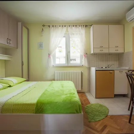 Marijan - Beachfront * Tucepi