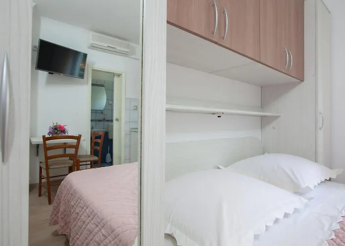 Apartment Marijan - Beachfront *