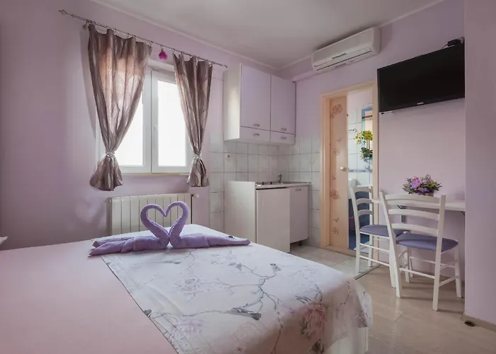 Marijan - Beachfront Apartment *