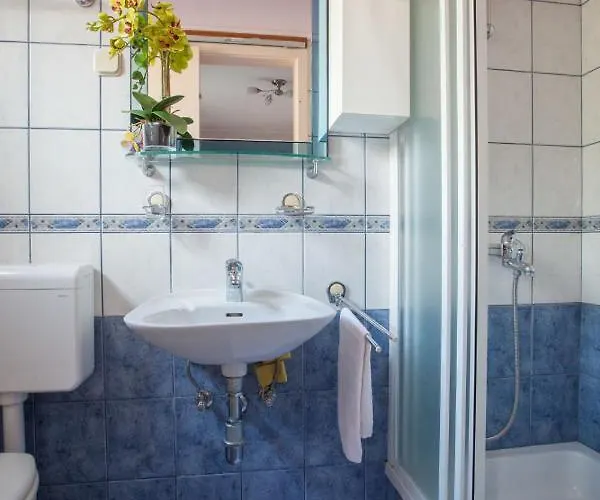 Marijan - Beachfront Apartment Tučepi