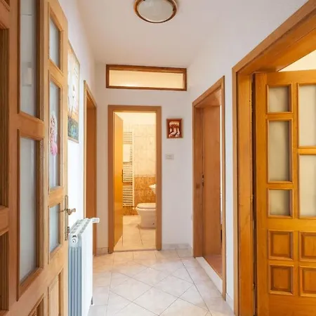 Marijan - Beachfront Tučepi