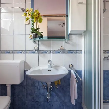 Marijan - Beachfront Apartment Tucepi