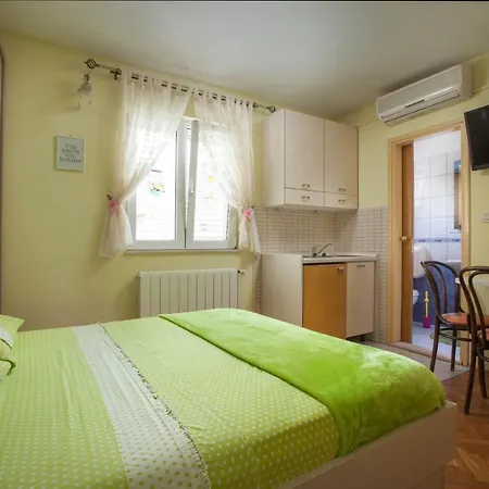 Marijan - Beachfront Tucepi