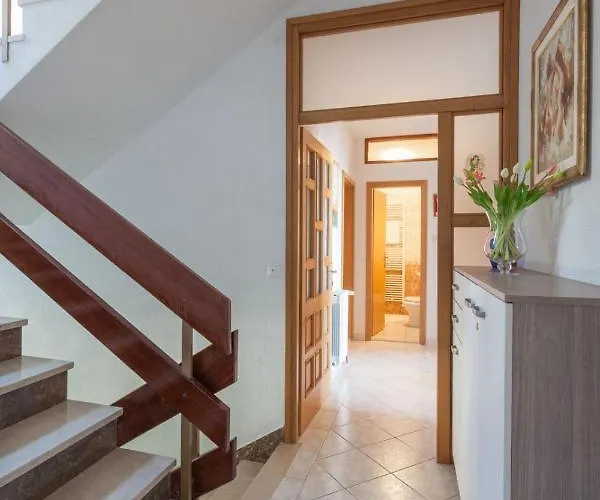 Marijan - Beachfront アパート Tučepi