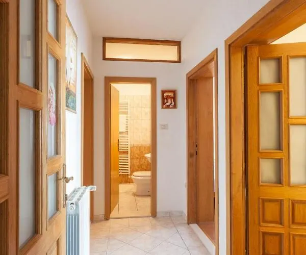 Marijan - Beachfront Tučepi